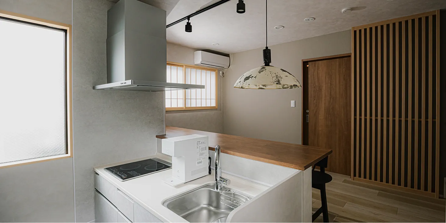 カウンターキッチンを備えた1階リビング